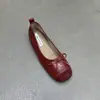 Sapatilhas Internas Elevadas de Solado Grosso em Couro Macio com Bico Redondo e Boca Rasa para Mulheres Primavera e Outono Novo Estilo Francês Ballet Fada Sapatos de Vovó