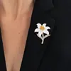 Broche de Flor Transfronterizo Nuevo de Gama Alta Europeo y Americano Elegante Pin de Pétalo Moda Abrigo Cheongsam Ropa Broche Versátil