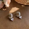 Pendientes de corazón con circonita y aguja de plata, lujo ligero, alta gama, modernos, pendientes sencillos con un diseño único, accesorios para orejas exclusivos y exquisitos