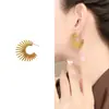 Pendientes de botón de girasol de lujo ligero para mujer, modernos, estilo exagerado, adornos para la oreja, chapados en cobre, oro real de 18 quilates, pendientes versátiles de alta gama, estilo nuevo