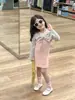Moda Infantil Coreana Primavera/Verão 2025 Vestido Regata Listrado Fashionável para Meninas Cachecol Colorido de Tricô para Bebê