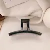 Novo Presilha de Cabelo Azul Escuro com Volume Grande e Presilha de Tubarão Oversized. Presilha de Cabelo Coreana de Alta Qualidade e Estilosa na Parte de Trás da Cabeça