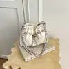 Bolsa de corrente com padrão de losango e fragrância de alta qualidade para mulheres, nova coleção outono 2026, bolsa tipo balde versátil, de ombro único, transversal