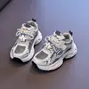 Sapatos para Meninos 2026 Novo Modelo de Primavera Malha Infantil Sapatos Pai Sola Macia Leve Antiderrapante Tênis Populares para Meninos