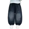 Jeans de mezclilla suave para niños, nueva colección de otoño, calidad de lujo ligero, pantalones casuales curvos vintage desgastados para niños