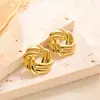 Brincos de titânio e aço com design geométrico irregular de corpo inteiro, pressão de óleo, ouro 18k, nicho de luxo leve, moda feminina, brincos de alta qualidade para atacado
