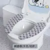 Funda para asiento de inodoro, tipo adhesivo, para uso doméstico, impermeable, adecuada para otoño e invierno, diseño ligero y lujoso, almohadilla de felpa a rayas engrosada para asiento de inodoro