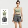 Roupa Exterior Treino de Corrida Cor Contrastante Conjunto Esportivo Feminino Alta Resistência à Prova de Choque Costas Bonitas Regata Anti-deslizamento Falso Duas Peças Shorts