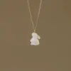 Minimalista Coelho da Lua Concha Branca Coelho Fresco Corrente Artística Clavícula Feminina Temperamento Celebridade da Internet Fofo Coelho de Jade Titânio Aço Colar