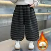 Calça Espessa Forrada com Fleece Infantil 2026 Outono/Inverno Meninos Tendência Legal Calça Reta Listrada Calça Longa Casual para Bebê