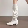 Botas femininas da moda 2026 para o outono, de cano alto até o joelho, com altura aumentada, design plissado e bico quadrado retrô, botas de montaria de cano alto