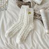Calcetines de Terciopelo Coral para Mujer, Calcetines de Media Caña Bordados con Corazón Dulce, Calcetines Gruesos de Invierno Cálidos, Calcetines para Dormir que No Sueltan Pelusa para Mujer