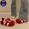 Tênis de Treino Alemão com Sola Grossa Retrô Feminino Aumento de Altura Oculto Sola Plana Versátil Tênis de Skate Modelo Novo Super Quente Outono Calçados Esportivos Casuais 2026