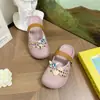 Nuevas sandalias de dedo caladas con diseño de mariposa azul para mujer, una opción de calzado de verano ligera y elegante, con suela antideslizante