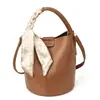 Nova Bolsa de Mão Feminina Pequena Bolsa Saco Estilo Nicho de Luxo Primavera 2026 Grande Capacidade Versátil para o Dia a Dia Bolsa Transversal
