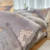 Juego de Ropa de Cama Gruesa de Invierno con Copos de Nieve de Leche de Felpa Cuatro Piezas Juego de Tres Piezas de Sábana de Felpa de Doble Cara, Franela, Felpa de Coral, Funda de Edredón