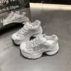 Zapatillas de papá de otoño con plataforma alta y suela gruesa para estudiantes, elegantes y casuales para personas menudas, zapatillas con cordones y bloques de color 2026