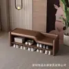 Banqueta gris minimalista italiana con zapatero de niveles de estilo abierto y asiento tapizado, una banqueta multifuncional para la entrada
