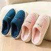 Pantuflas de algodón para mujer, pantuflas de interior de otoño e invierno para parejas, pantuflas de felpa para uso posparto, pantuflas de algodón cálidas, pantuflas de algodón antideslizantes para hombre