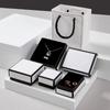 En stock ins Wind joyero pendientes anillo pulsera collar blanco y negro fragancia joyería embalaje caja al por mayor