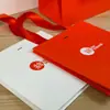 Embalagens Promocionais Corporativas Personalizadas para Bolsas e Roupas de Alto Padrão Sacos de Papel para Presente Sacos de Papel para Perfumes e Produtos de Cuidados com a Pele de Grandes Marcas Logo