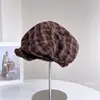 Chapéu da Moda Xadrez Prensado Lateral para Mulheres, Boina Pequena Estilo Pato Retro de Inverno, Versátil Casual Reversível Tendência