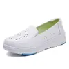 Stock Listo Zapatos Ligeros Versátiles de Enfermera para Mujer Otoño Suela Suave Transpirables Antideslizantes Huecos Zapatos Médicos de Trabajo Venta al por Mayor Transfronteriza