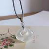 Venta al por mayor de colgante de ágata con forma de nube auspiciosa de calcedonia blanca hielo para hombres y mujeres, colgante de collar de jade con cerradura Ruyi, suministro en vivo