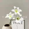 Flor Artificial Lírio Sem Folhas de Três Cabeças Corredor de Casamento Salão de Casamento Fotografia Câmera Vitrine de Shopping Atacado Transfronteiriço