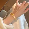 Pulsera de Retazos de Resina con Flor de Circonita Retro Francesa Diseño de Nicho Exquisita Joyería de Mano para Mujeres
