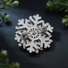 Nuevo Broche Creativo de Copo de Nieve Giratorio, Broche Tridimensional de Gama Alta, Accesorios Elegantes para Pines de Traje y Abrigo al por Mayor