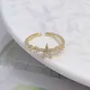 Anillo abierto de temperamento de nicho azul con flores pequeñas, diseño moderno, versátil, de alta calidad, dulce, versátil, anillo para el dedo índice, venta al por mayor