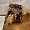 2026 Nuevo Estilo Coreano Bolso de Mano de Peluche Suave para Mujer Patrón de Nicho Bolso de Piel Bolso Pequeño Versátil de Mano