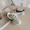 Zapatillas de entrenamiento alemanas de moda para niños 2026 primavera y otoño nueva versión coreana versátiles de retazos suela blanda para deportes al aire libre para niñas y niños