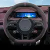 Adecuado para cubierta de volante de gamuza Xiaomi SU7, tracción trasera/tracción total, antideslizante, sin olor, uso en todas las estaciones
