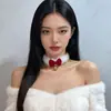 Gargantilla Dulce y Linda de Año Nuevo y Navidad Collar de Felpa Blanca para Mujer Collar para Clavícula con Bola de Pelo Roja y Lazo