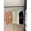 Venta de Liquidación, Sin Devoluciones ni Cambios, Ropa de Verano para Mujer, Estilo Coreano Retro Estilo Vacaciones Jacquard Hueco Reduce la Edad Cuello en V Sin Mangas Chaleco 80613