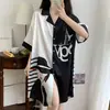 Bata de punto con cuello para mujer, hecha de algodón de alta calidad, adecuada para estar en casa y se puede usar afuera como pijama en verano. Disponible para comprar al por mayor a partir de una pieza