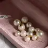 Pendientes de Botón Perla de Alto Brillo con Aguja Plateada Electrochapada para Mujer, Estilo Francés, Pendientes de Alta Gama, Pendientes Versátiles de Personalidad, Estilo Dulce Inspirado en Chanel