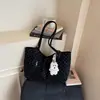 Bolsa tote de bolinhas estilo coreano para mulheres, nova moda primavera/verão 2026, versátil, de grande capacidade, para ombro/axila
