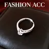 Anillo Abierto de Zirconia Súper Brillante con Forma de Corazón, Versátil para el Trabajo, Estilo Casual, Anillo para el Dedo Índice, Sencillo, Moderno, Joyería de Alta Gama para Mujeres