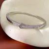 Trevo de quatro folhas cravejado de diamantes! Pulseira de flor de zircônia luz de luxo alta qualidade simples corrente de mão moda nicho temperamento joia de mão atacado