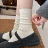 Nuevos calcetines blancos texturizados de estilo coreano y japonés para mujer, calcetines de media pantorrilla, calcetines largos de moda combinados con zapatos de cuero Birkenstock