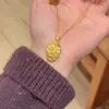 Loja Dourada Estilo Igual Pulseira de Cluster Floral para Mulheres, Cor Dourada, Luxo Leve, Sensação de Alto Padrão, Novo Conjunto de Joias Clássicas Chinesas