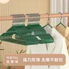 Cabides Domésticos Sem Marca Cabides Antiderrapantes Cabides para Roupas de Adulto Cabides Revestidos de Plástico Aço Inoxidável Modelo Extra Espesso Cabides Espessos Atacado