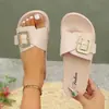 Sandálias rasteirinhas casuais da moda para uso ao ar livre, tamanho grande, novo modelo de verão para comércio transfronteiriço, sandálias slip-on femininas com fivela quadrada cravejada de diamantes