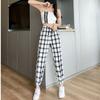 Calça Esportiva Cropped Casual de Seda Gelada Xadrez 2026 Nova de Verão Fina para Estudantes Femininas Calça Harem Cenoura