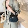 Bolsa de tecido suave simples e elegante 2024 Verão Novo Estilo Estilo Ocidental Ombro Crossbody Casual Pequeno Quadrado Bolsa