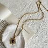 Collar con Colgante Ojo de Tigre Maillard de Otoño e Invierno Colgante de Girasol Cadena Nicho de Lujo de Acero Titanio Inmarcesible Cadena de Lana