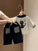 Conjunto de Primavera e Outono para Meninos 2026 Nova Moda Casual Esportiva para Crianças, Conjunto de Duas Peças Tendência para Bebês no Outono